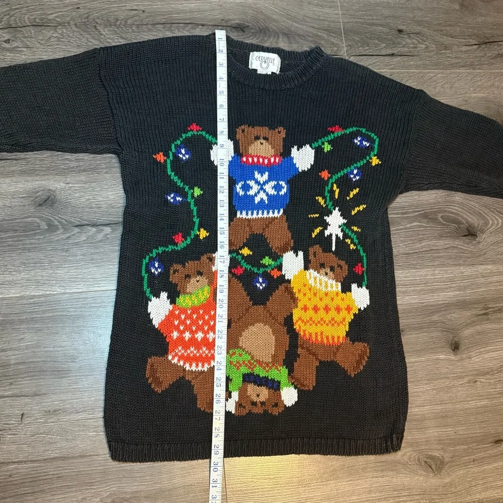 Cervelle Vintage Christmas Sweater with Bear and lights Design size Large
